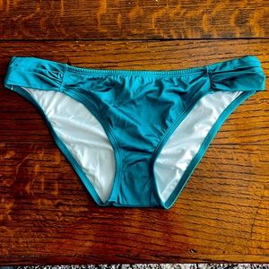 Victoria’s Secret swim bottom - the knockout - NWOT SIZE LARGE
